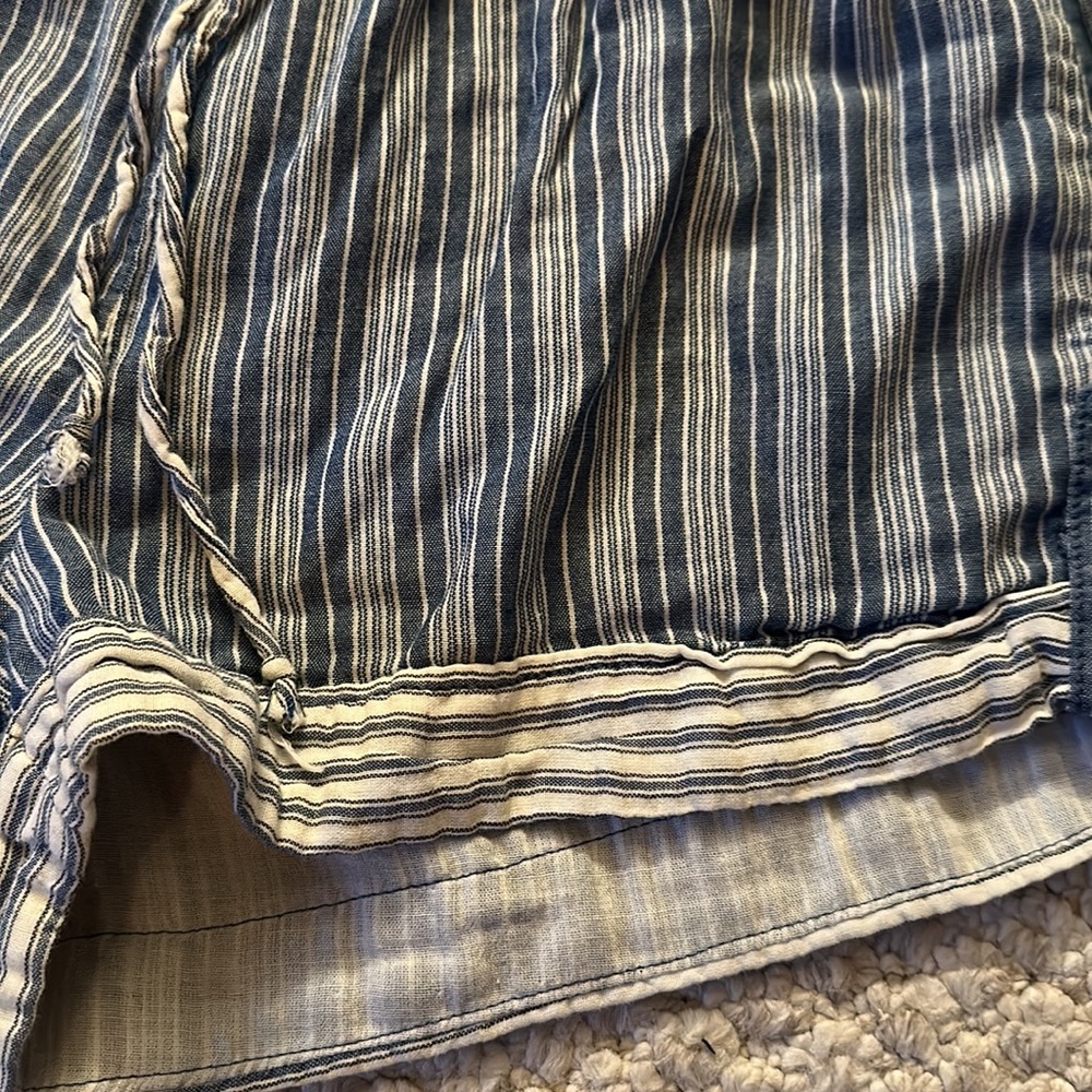 Shorts - Picture 2 of 4